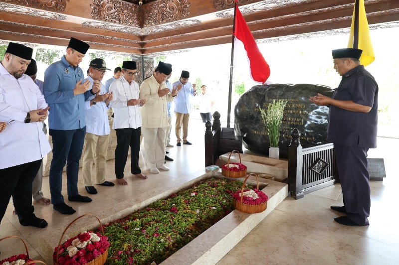 Kehadiran Prabowo di Blitar Disambut Antusias Warga, Teriakan ‘Presiden’ Menggema