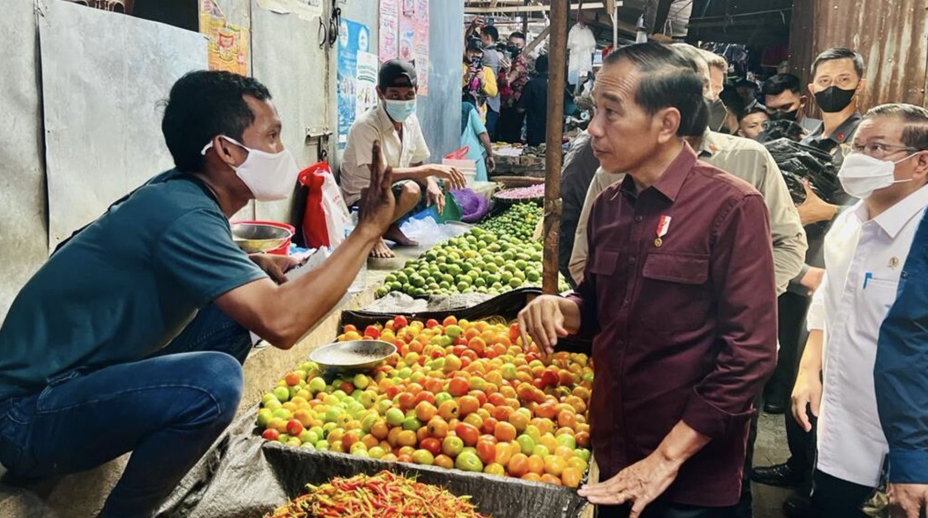 Kunjungi Pasar Airmadidi Minahasa Utara, Jokowi ; Harga Sembako Stabil