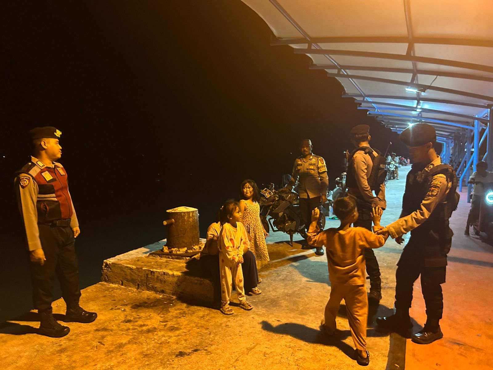 Polisi Humanis Patroli Malam, Cegah Premanisme dan Tawuran di Kepulauan Seribu Utara
