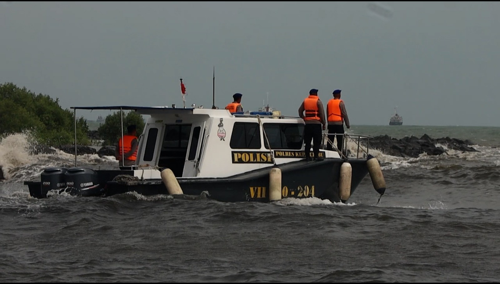 Upaya Pencarian Korban Hilang Kapal KM Pari Kudus Terbalik di Perairan Pulau Rambut, Kepulauan Seribu