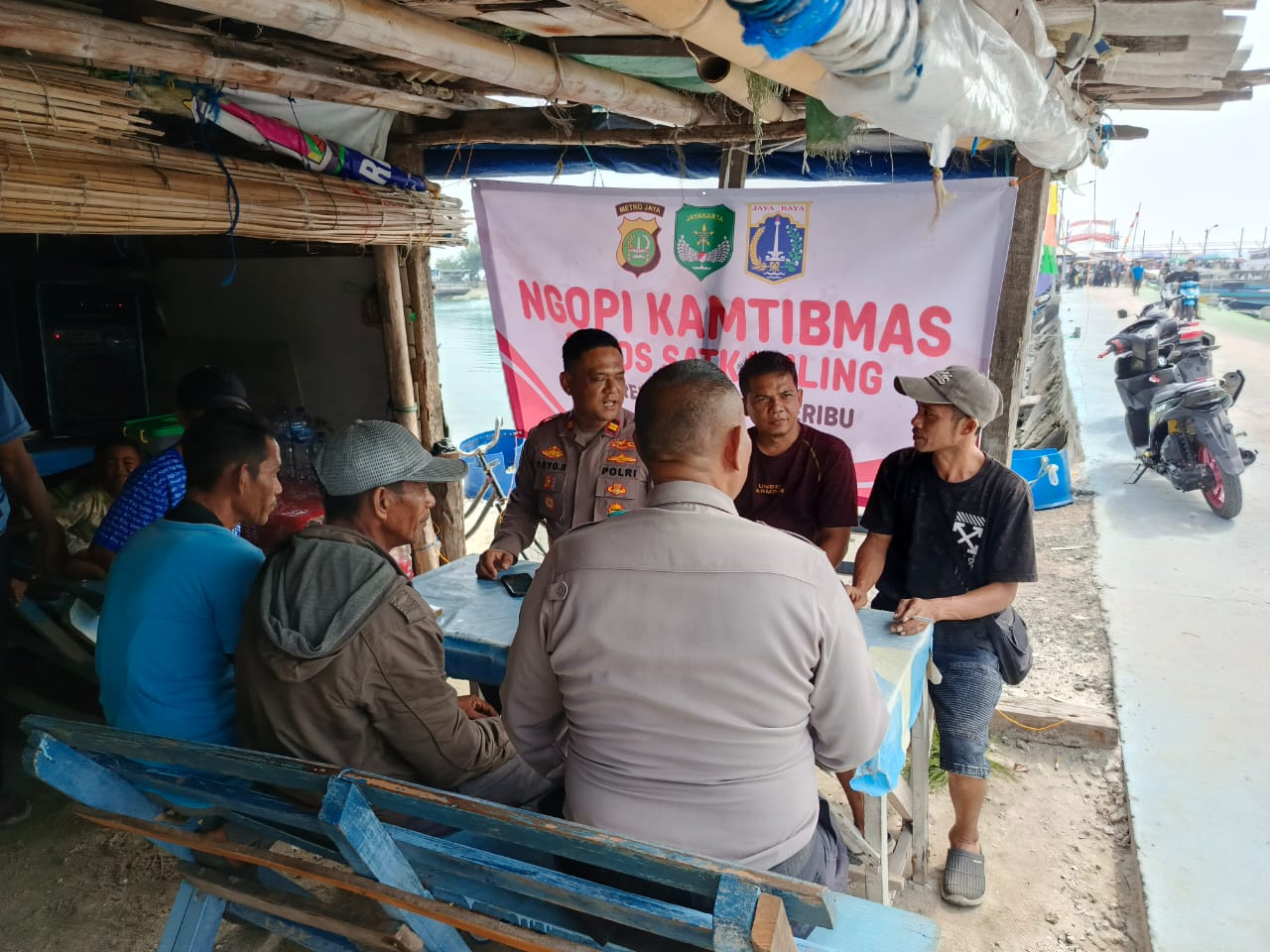 Kapolsek Kepulauan Seribu Utara Gelar Ngopi Kamtibmas di Pulau Harapan