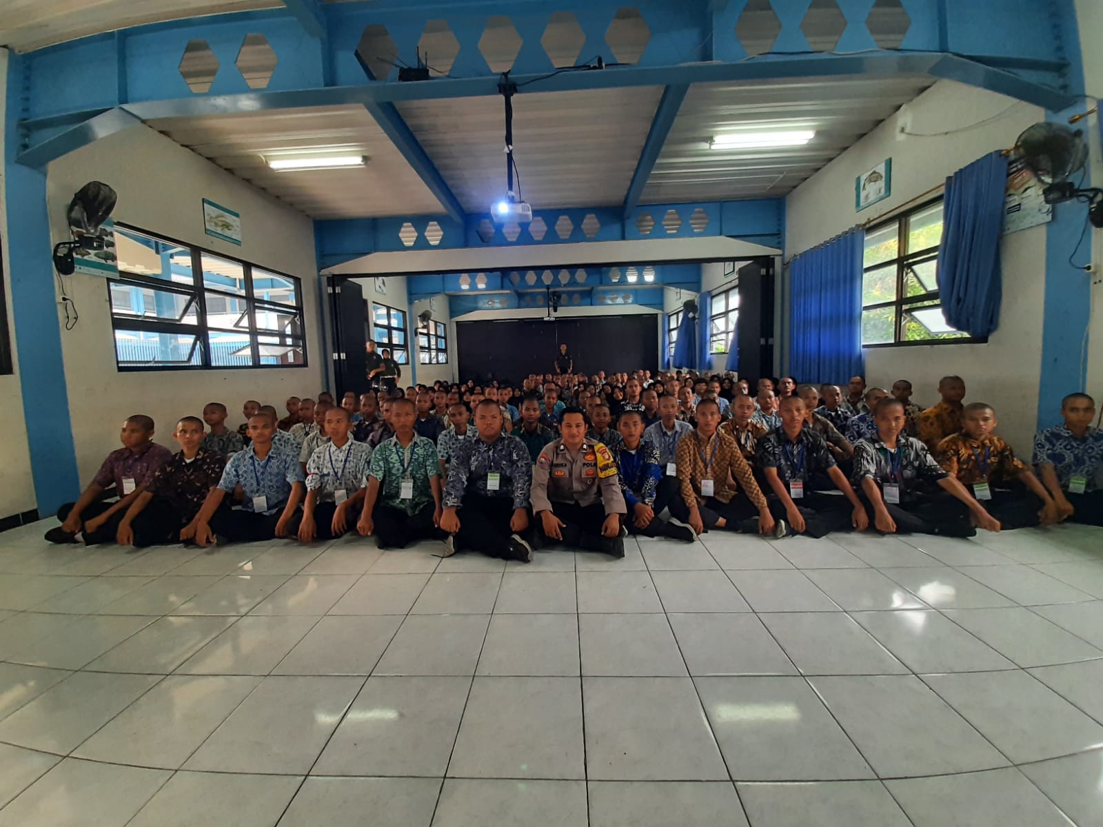 Bhabinkamtibmas Pulau Tidung Berikan Penyuluhan Bahaya Narkoba kepada Taruna/i SMKN 61 Jakarta dalam Kegiatan Latsardis