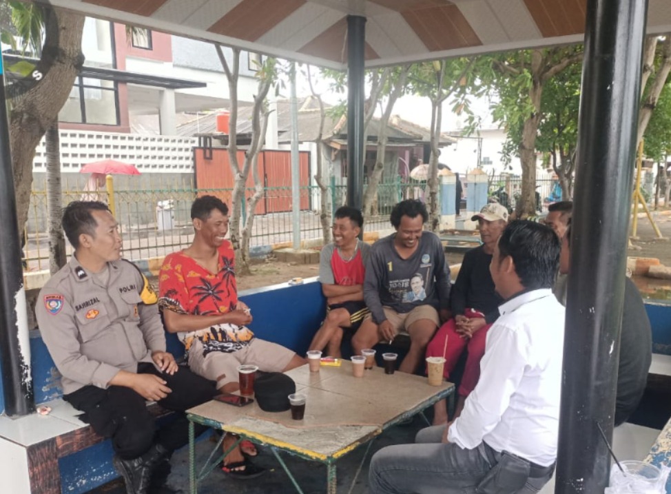 Bhabinkamtibmas Pulau Kelapa Sambang Tokoh Masyarakat, Perkuat Sinergi Jaga Kamtibmas