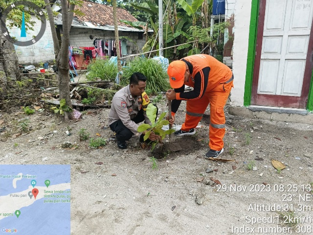 Polsek Kepulauan Seribu Selatan Bersama Warga Tanam Bibit Pohon untuk Reduksi Polusi Udara di Setiap Pulau Penduduk
