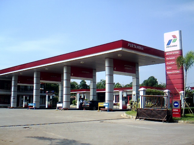 BBM Nonsubsidi Pertamina Turun, Pertamax Dijual Rp15.950 per Liter