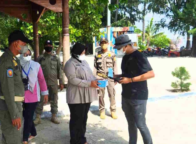 Polsek Kep Seribu Selatan Gelar Ops Yustisi Gabungan di 3 Pulau Pemukiman Dapati 11 Pelanggar ProKes