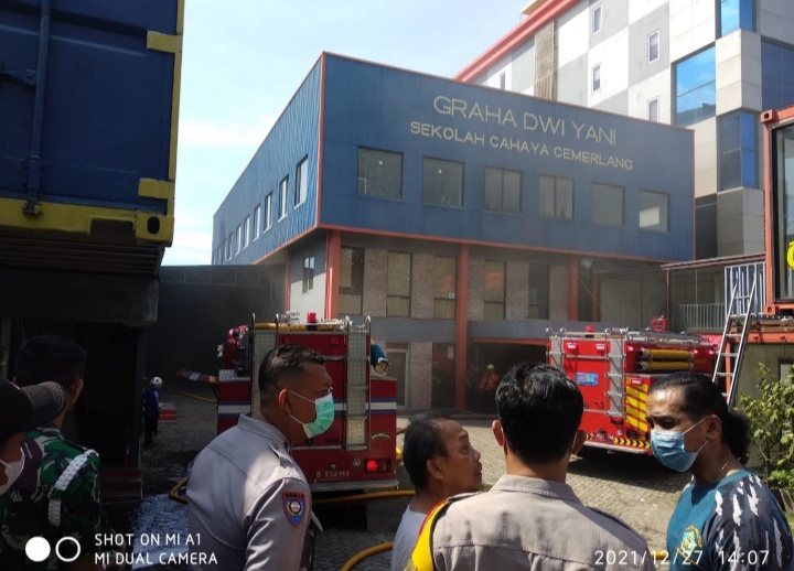Akibat Percikan Api, Sebuah Gedung Sekolah  di Sunter Jaya Terbakar