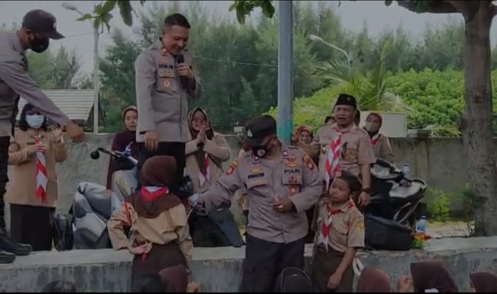 Polsek Kepulauan Seribu Utara Lakukan Pembinaan Kepada Peserta Jambore Pramuka di Pulau Kelapa