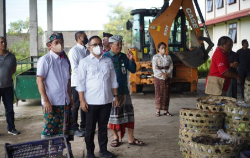 Akselerasi Pengentasan Kemiskinan, Menteri Anas Acungi Jempol Inovasi Pengolahan Sampah di Kab. Klungkung