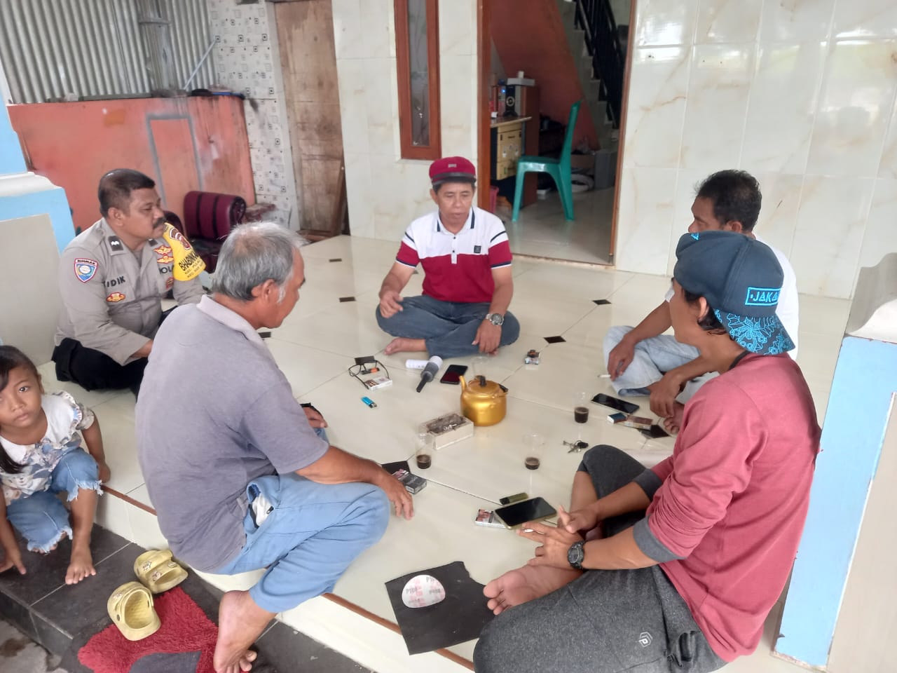 Bhabinkamtibmas Pulau Harapan Himbau Warga Tidak Terpecah Belah Pasca Pemilu 2024