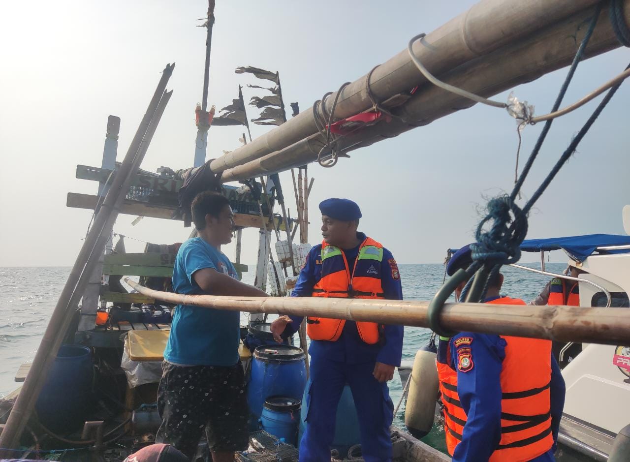 Patroli Perairan Polres Kepulauan Seribu: Himbauan Keselamatan Bagi Nelayan dalam Berlayar