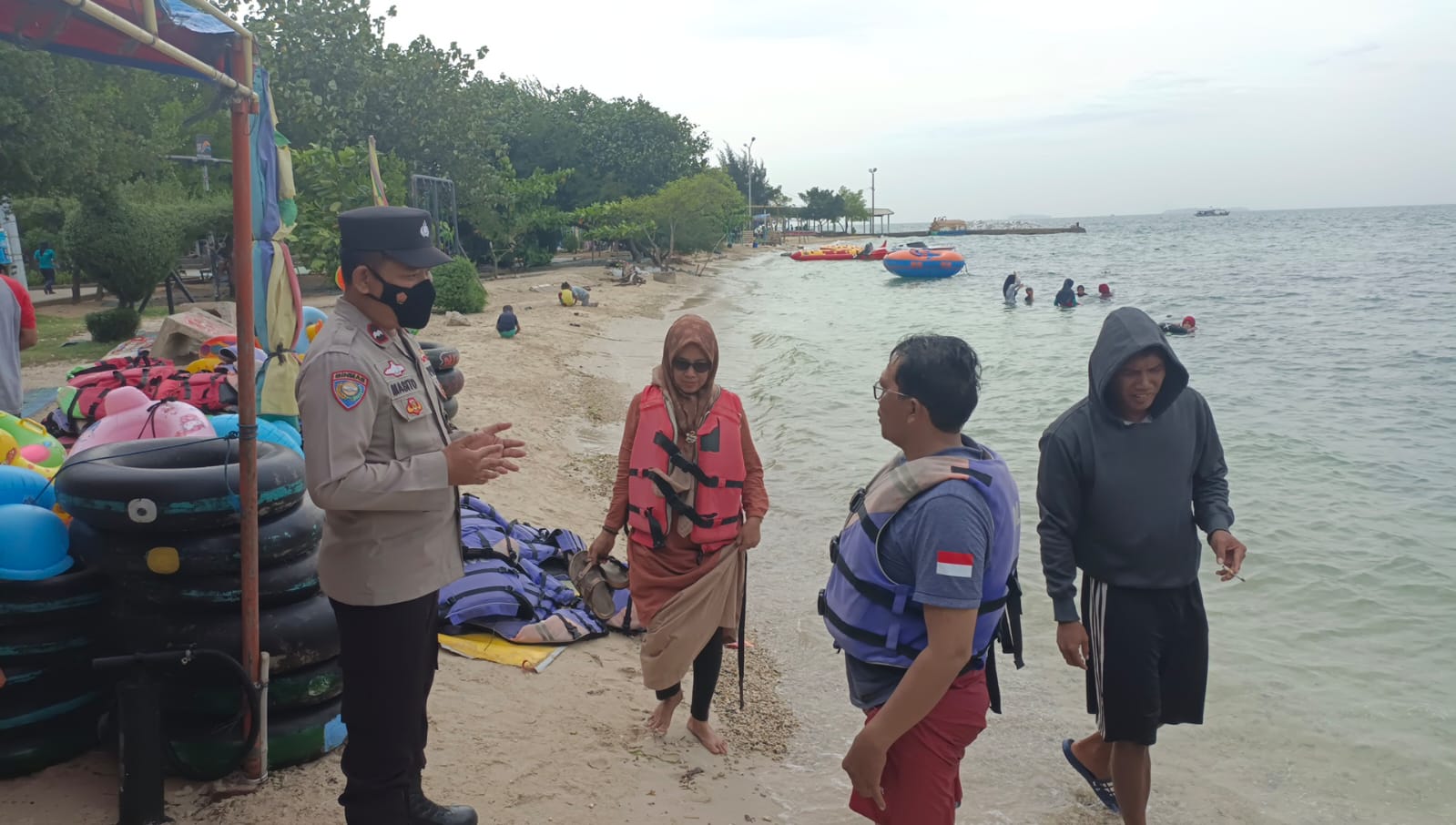 Cegah Kecelakaan Wisata di Pulau Untung Jawa, Polres Kep. Seribu Laksanakan Patroli Dialogis dan Sambang