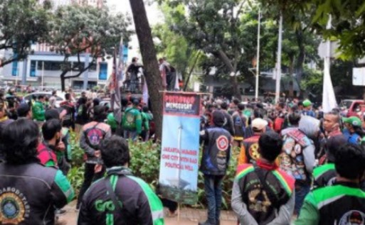 Ratusan Ojol Demo di DPRD DKI Tolak Penerapan ERP