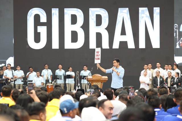 Kata-kata Pertama Gibran ke Prabowo saat Deklarasi: Saya Sudah di Sini