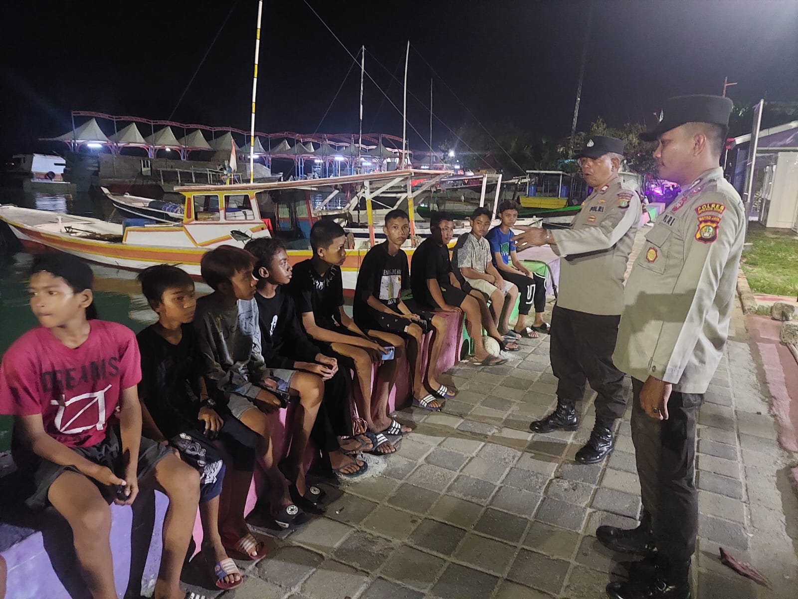 Polsek Kepulauan Seribu Utara Gelar Patroli Malam, Himbau Remaja Jauhi Narkoba dan Miras
