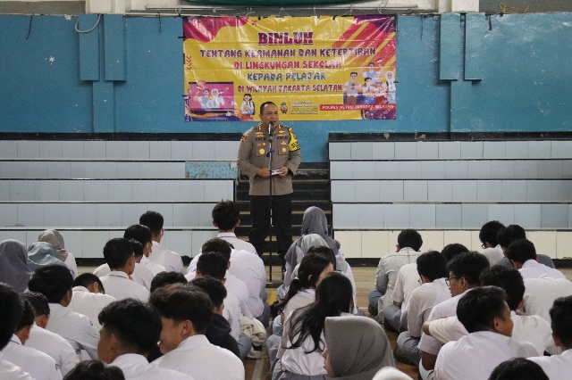 Gandeng Artis Ibukota, Polres Metro Jakarta Selatan Berikan Edukasi "Stop Bullying" di Sekolah Labschool