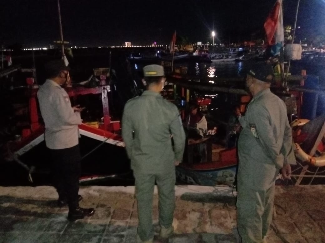 Bersinergi Dengan Satpol PP, Polsek Kepulauan Seribu Selatan Laksanakan Patroli Malam
