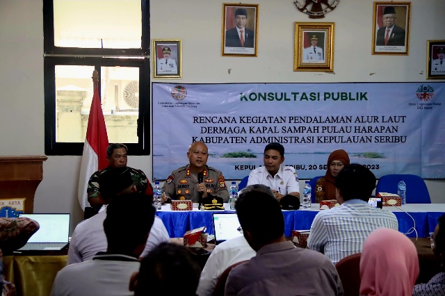 Kapolres Kepulauan Seribu Mewakili Kapolda Metro Jaya dalam Konsultasi Publik Pembangunan TPS 3R dan Pendalaman Alur di Pulau Harapan