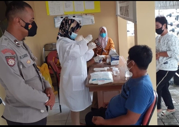 Cegah Masuk Covid-19, KTJ Pulau Lancang Kep Seribu Selatan Testing Swab Antigen 6 Pendatang, Hasilnya 1 Reaktif