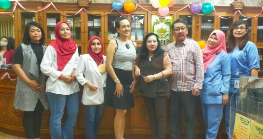 31 Tahun Berdiri, Queen Beauty Clinic Rayakan HUT Dengan Dihadiri Artis Yeyen Lidya