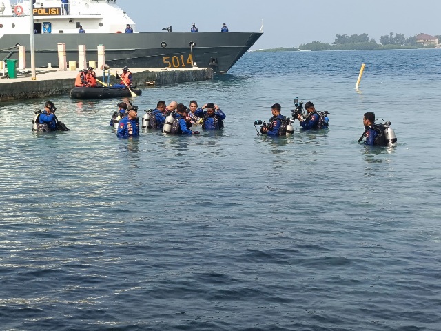 Kapolres Kepulauan Seribu Dampingi Kabaharkam Polri dalam Transplantasi Terumbu Karang di Pulau Pramuka