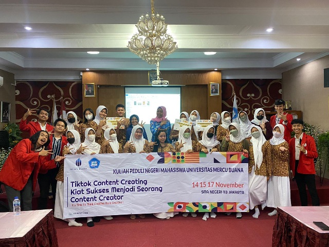 Mahasiswa Mercu Buana Membuat Workshop Pelatihan TikTok Content Creating Kepada Siswa SMAN 113 Jakarta Dan Mengajak Untuk Memproduksi Konten Secara Positif