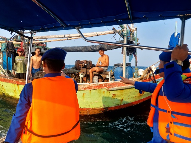 Team Patroli Satpolair Polres Kepulauan Seribu Giat Patroli Laut Dialogis untuk Sukseskan Pemilu 2024