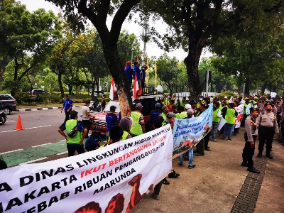 Demo Kantor Gubernur DKI, Ratusan Pekerja Tuntut Pelabuhan KCN Dibuka Kembali