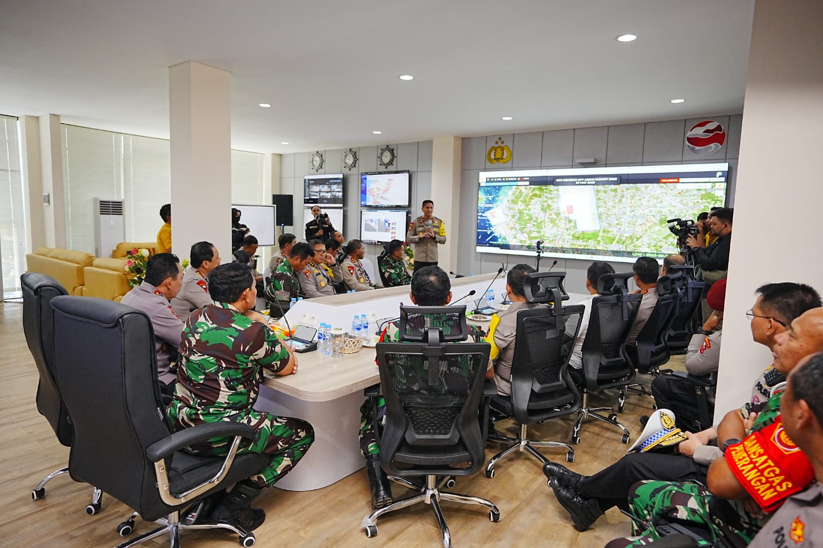 Tinjau 91 Command Center, Kapolri dan Panglima TNI Pastikan Kesiapan Personel Jelang KTT ASEAN 