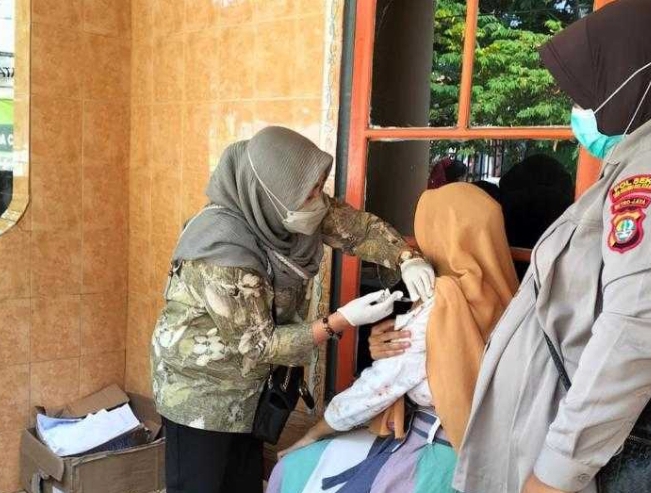 Secara Door to Door, Vaksinasi Booster Ramadhan Polsek Kep Seribu Selatan digelar di semua Pulau