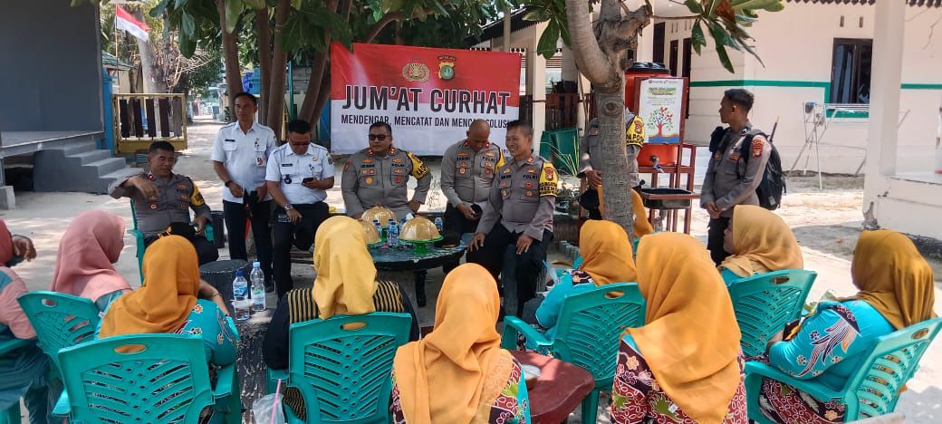 Kapolres Kepulauan Seribu AKBP Ajie Lukman Hidayat Gelar Jumat Curhat, Warga Diajak Bijak Menghadapi Pilkada 2024