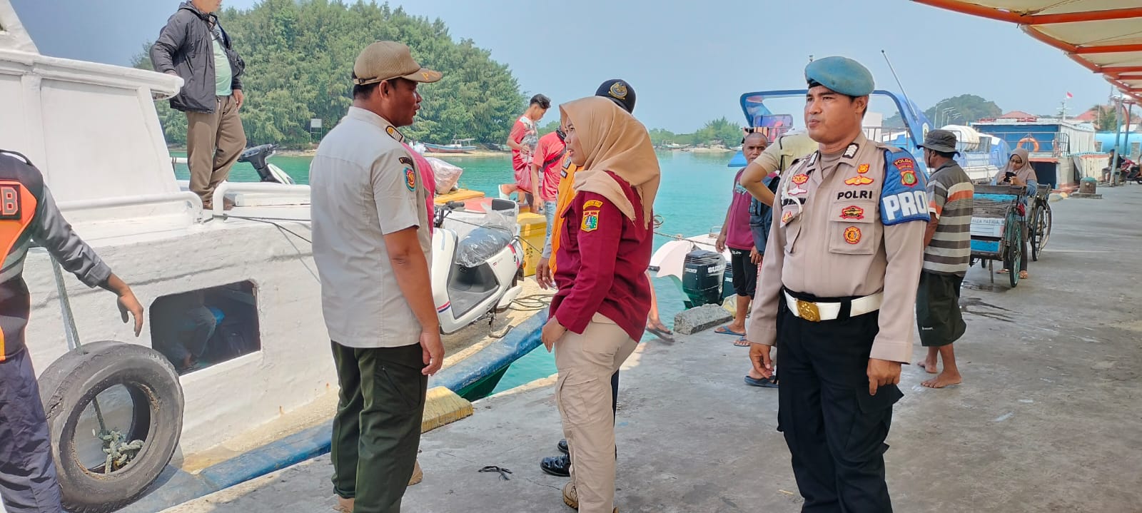 Pengamanan Dermaga Pulau Harapan oleh Polsek Kepulauan Seribu Utara, Prioritaskan Sikap Humanis