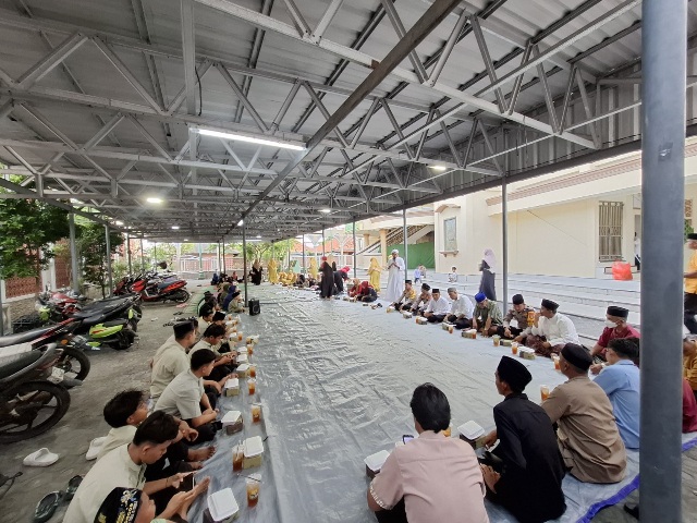 Polsek Kepulauan Seribu Selatan Gelar Buka Bersama dan Santunan Anak Yatim di Pulau Tidung