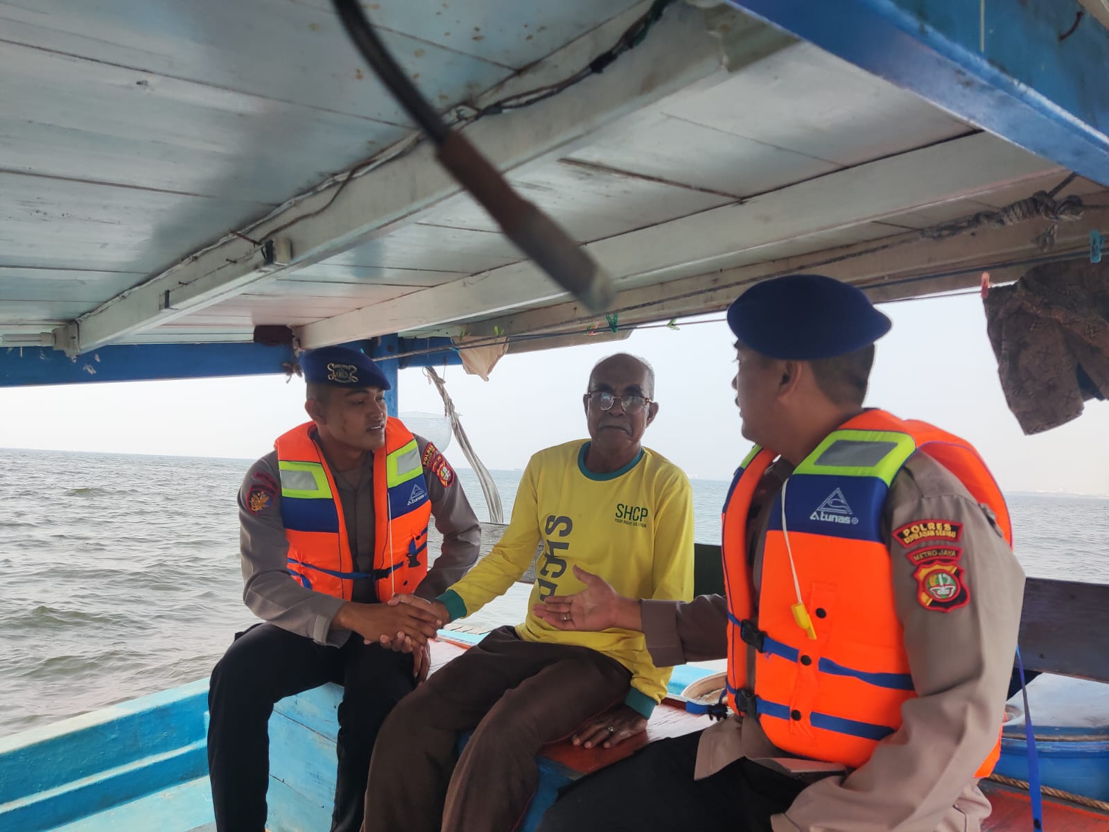 Patroli Satpolairud Polres Kepulauan Seribu Gelar Patroli Laut Dialogis: Antisipasi Kejahatan dan Ilegal Fishing