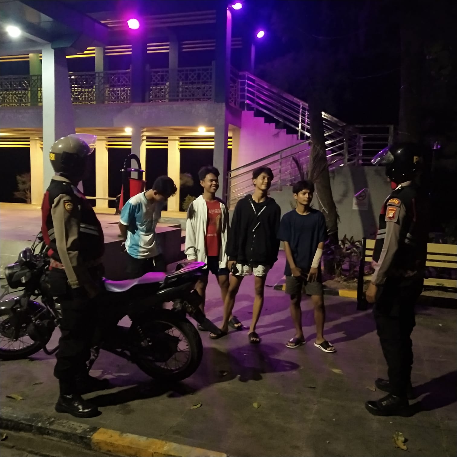 Polsek Kepulauan Seribu Selatan Laksanakan Patroli Malam di Pulau Tidung untuk Antisipasi Gangguan Kamtibmas Pasca Pemilu 2024