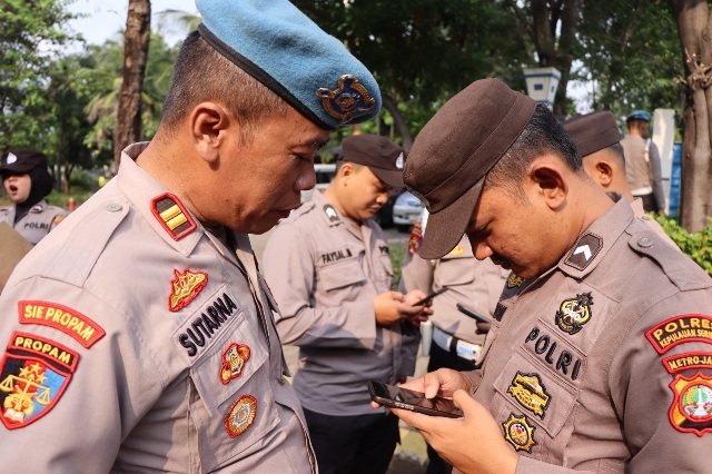 Gaktiplin Usai Apel Pagi, Polres Kepulauan Seribu Cek HP Anggota Pastikan Bebas Judi Online
