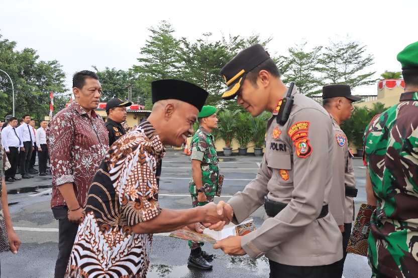 Penghargaan untuk TNI/Polri dan Masyarakat Berprestasi di Bekasi