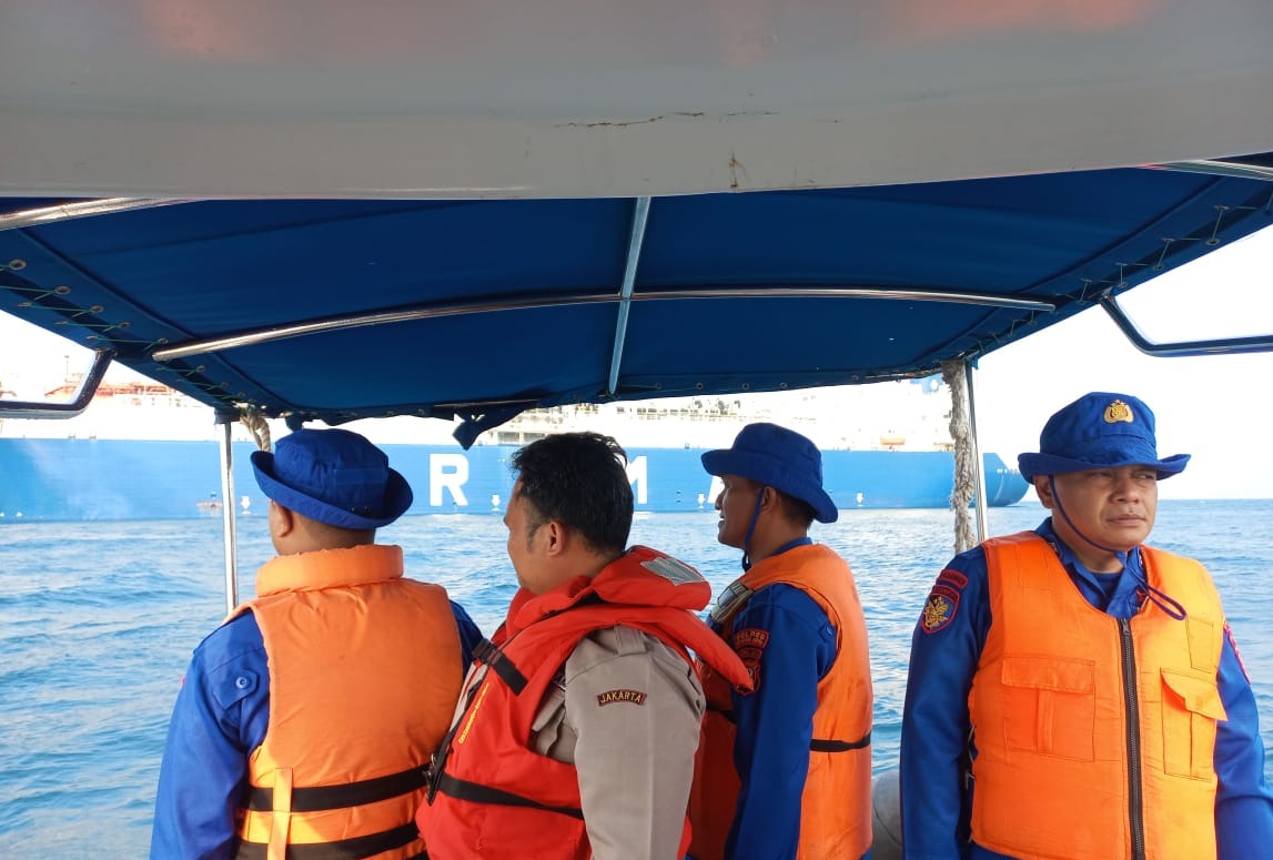 Patroli Laut Satpolairud Polres Kepulauan Seribu Berikan Himbauan Keselamatan dan Kamtibmas