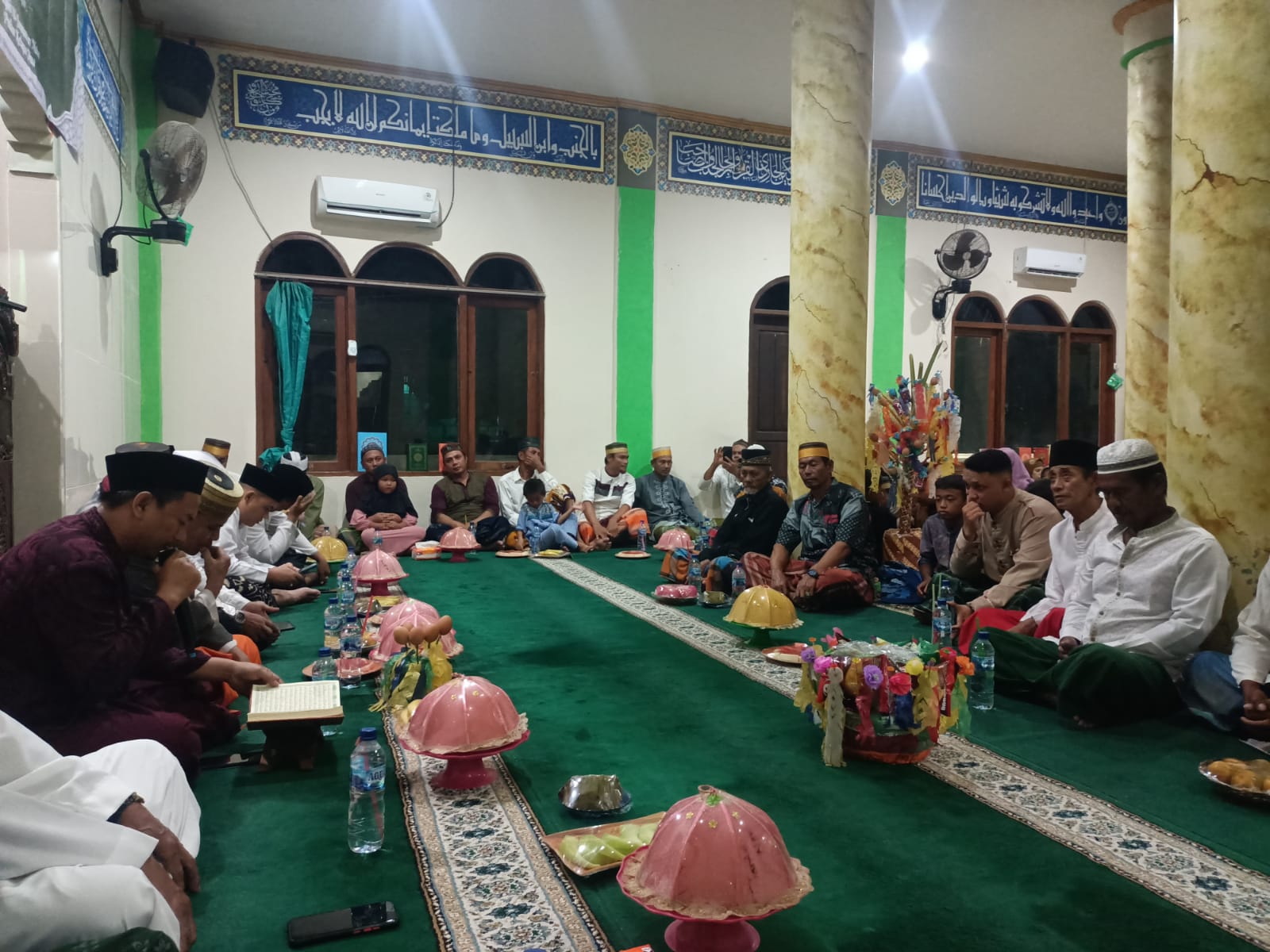 Bhabinkamtibmas Pulau Kelapa Hadiri Doa Bersama Peringatan Maulid Nabi Muhammad SAW 1446 H di Pulau Kelapa Dua