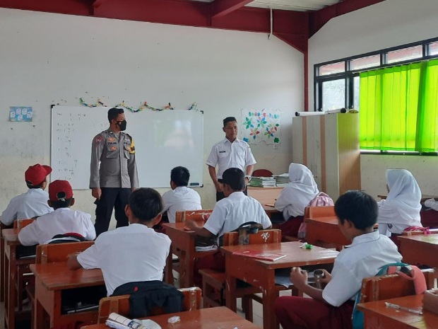 Briptu Tulus berharap Police Goes to School Polres Kepulauan Seribu Tetap Berjalan Guna Bentuk Karakter dan Pribadi Para Pelajar