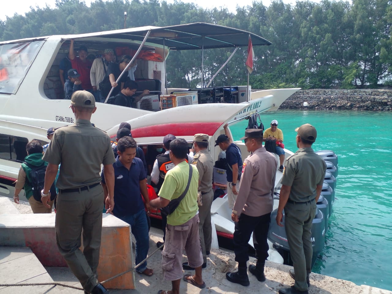 Polsek Kepulauan Seribu Selatan Amankan Dermaga di Pulau Pari dengan Pelayanan Humanis 