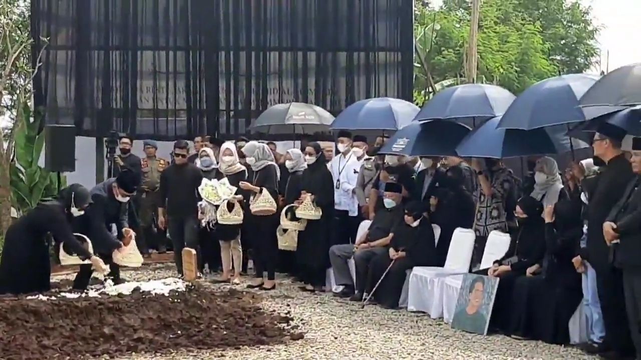 Khawatir Pemakaman Eril Mengganggu Jalan, Ridwal Kamil Minta Maaf