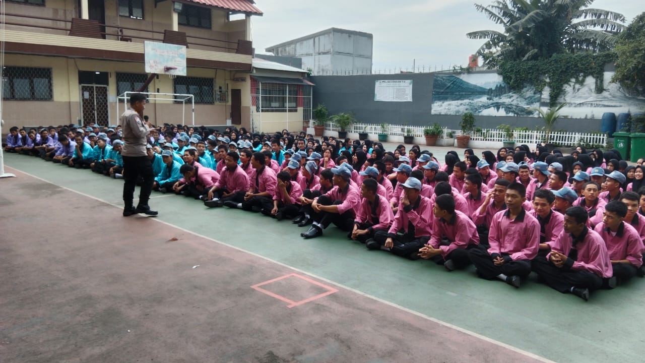 Cegah Kenakalan Remaja, Polsek Cengkareng Edukasi Pelajar SMK PGRI 35 tentang Bahaya Tawuran