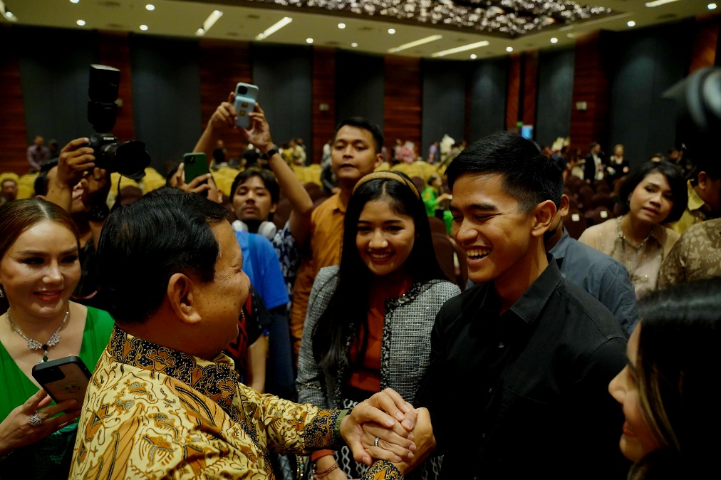 Momen Akrab Prabowo dan Kaesang di Perayaan HUT Luhut: Kapan ke Hambalang?