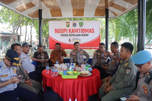 Kapolres Kepulauan Seribu Gelar Ngopi Kamtibmas di Pulau Kelapa, Ajak Warga Dukung Program Jaga Jakarta+