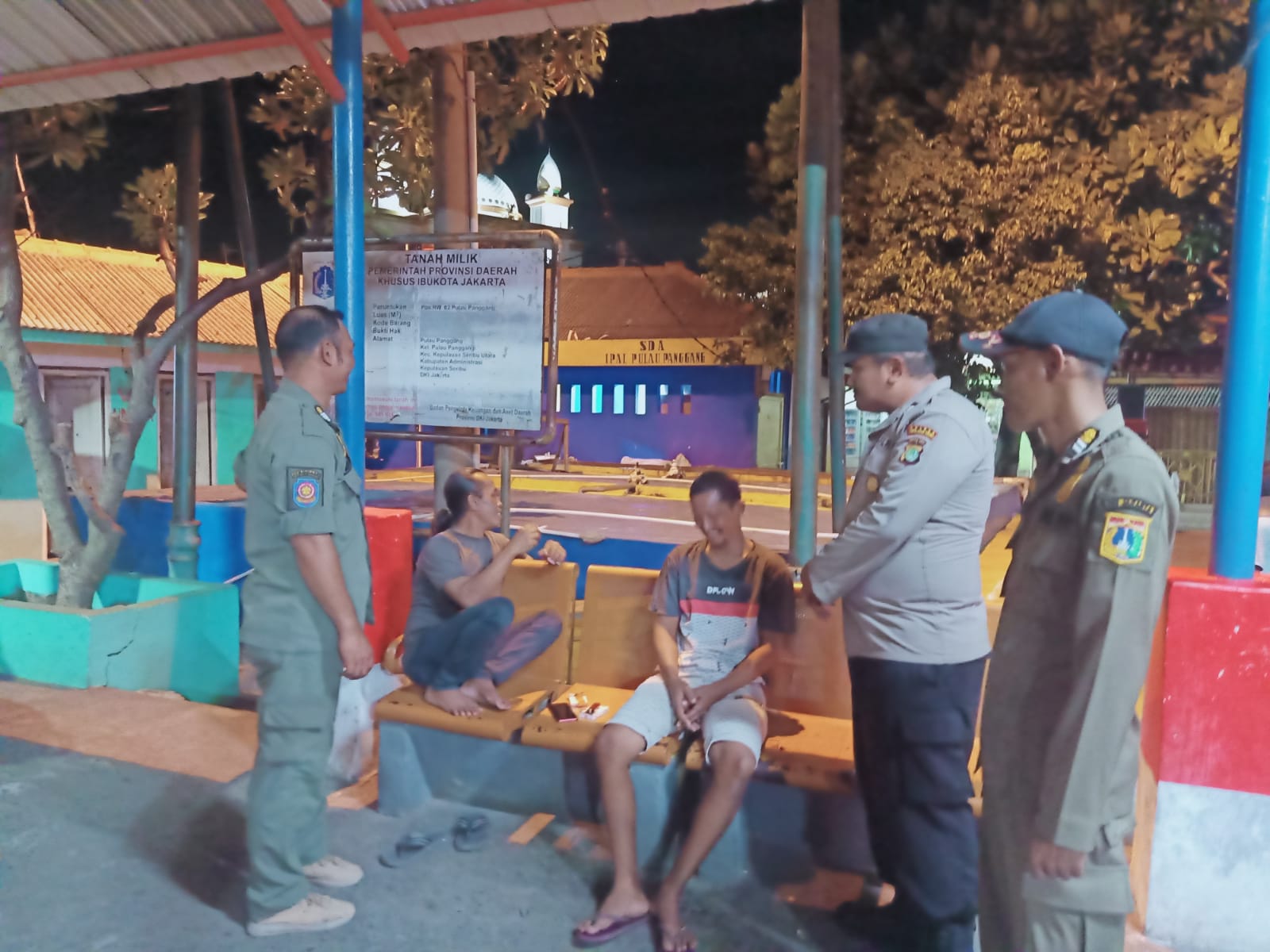 Antisipasi Hoax Patroli Malam Pulau Panggang Sambangi Warga
