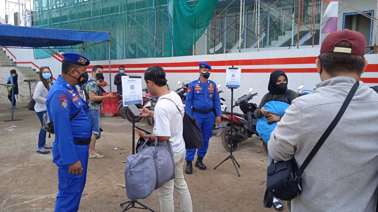Sejumlah 179 Warga dan Wisatawan ke Pulau Seribu Setelah Lakukan Scan Barcode Peduli Lindungi di Pelabuhan Kaliadem Muara Angke